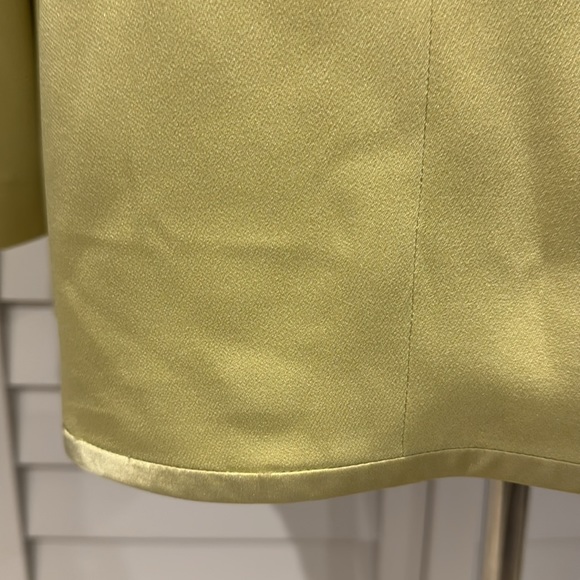 Valentino Miss V in EUC Green lined Blazer with Satin Trim/ Buttons. - Picture 8 of 11